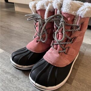 Cat & Jack Pink and Black Winter Boots with Fur Lining size 2 girls